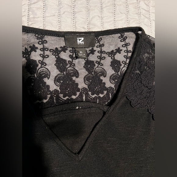 IZ Byer, XL but fits more like a M, quarter sleeve Top. - Picture 4 of 6